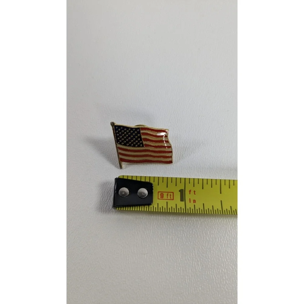 Lot‎ of 4 American Flag Lapel Pins Rhinestone Enamel Gold Tone Patriotic USA